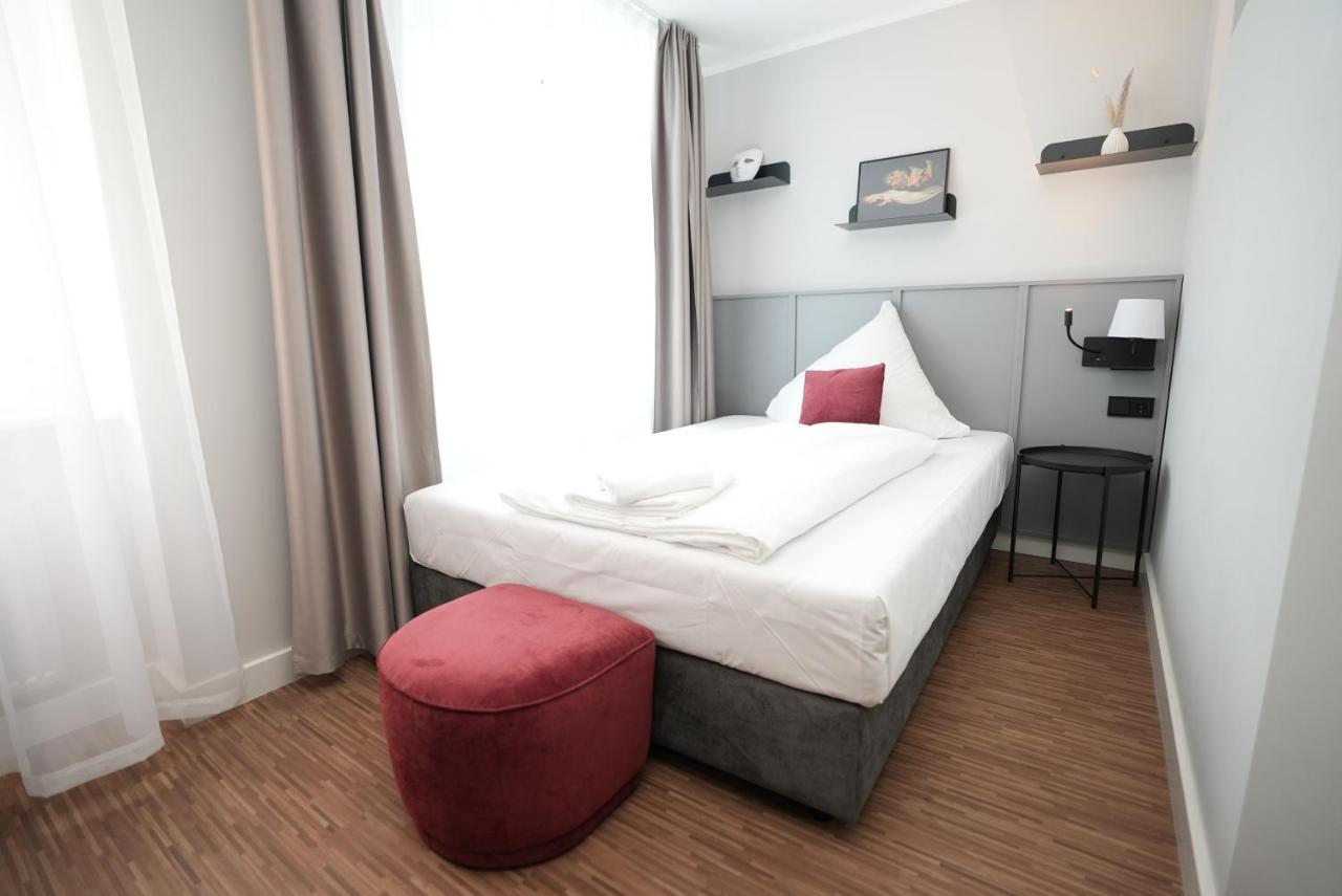 Deluxe Single Room,1480726649:JPEG